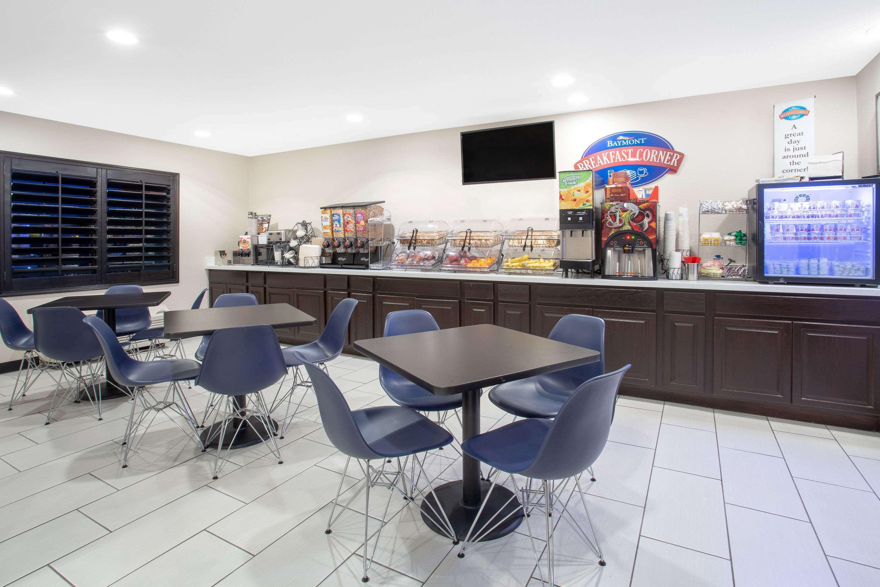 Baymont By Wyndham Phoenix I-10 Near 51St Ave Екстер'єр фото