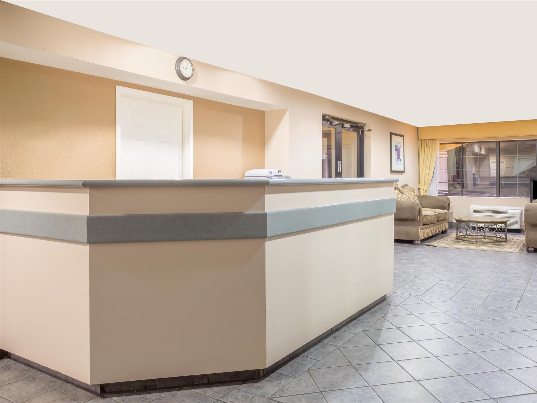 Baymont By Wyndham Phoenix I-10 Near 51St Ave Екстер'єр фото