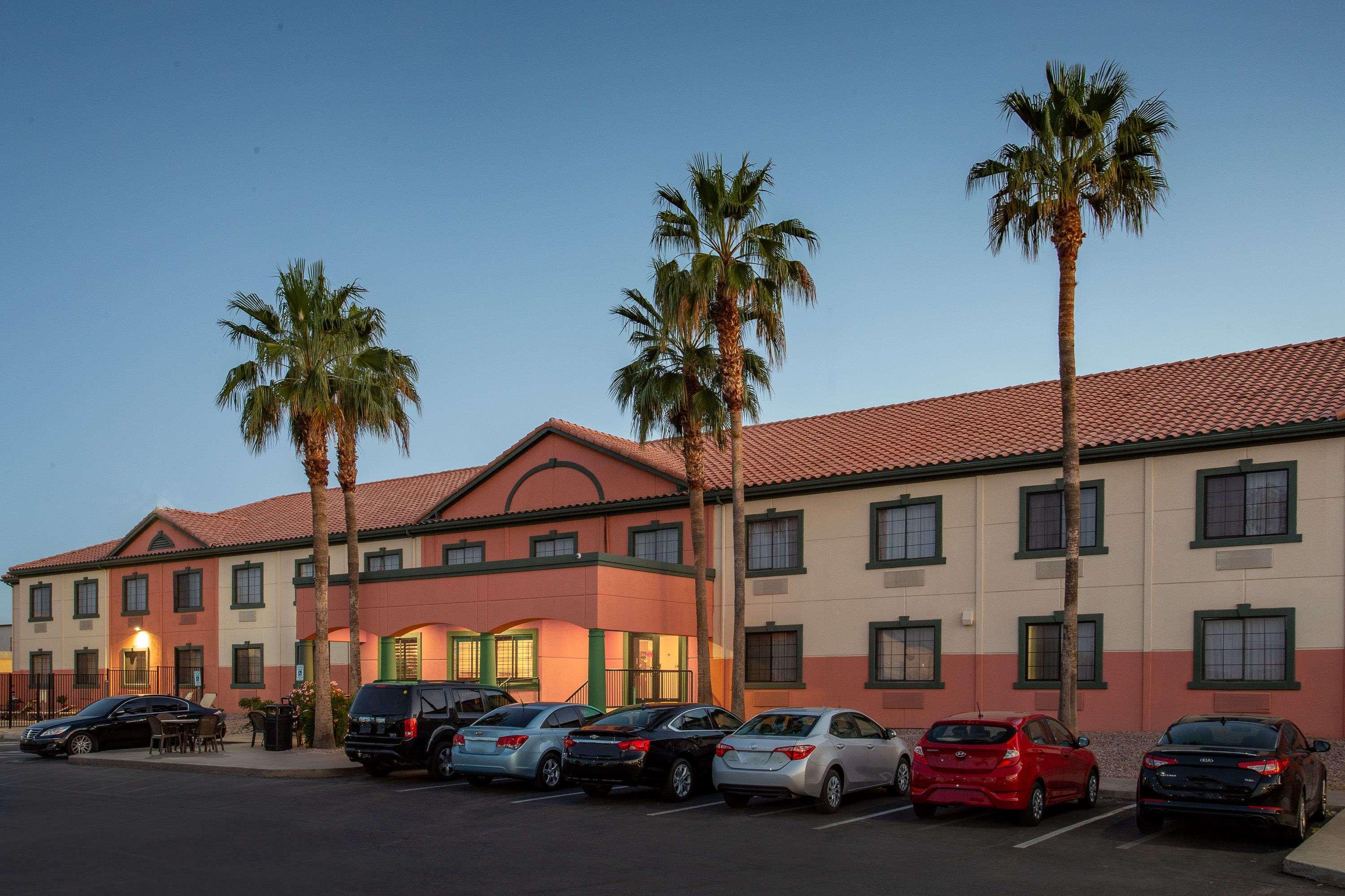 Baymont By Wyndham Phoenix I-10 Near 51St Ave Екстер'єр фото