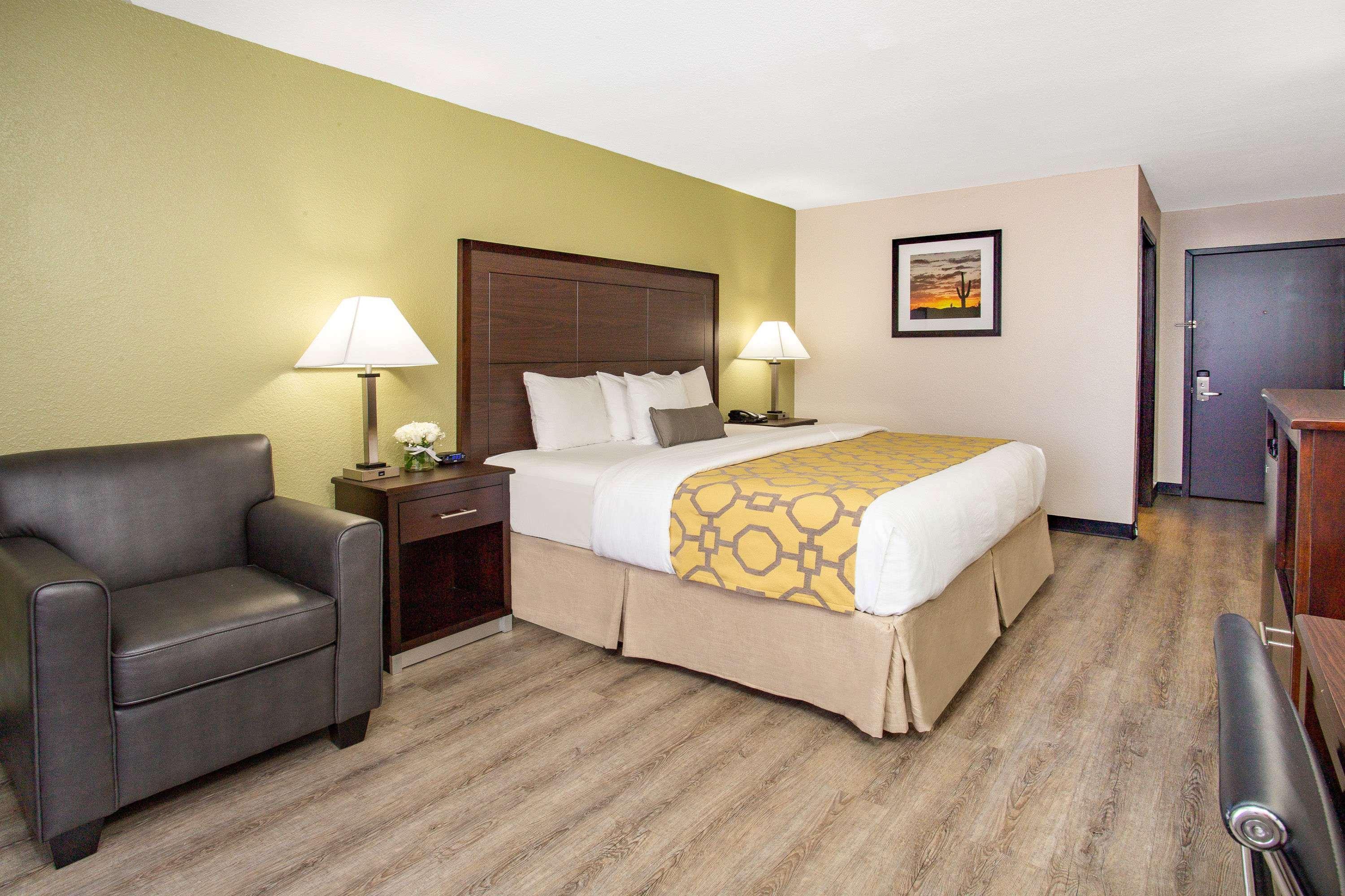 Baymont By Wyndham Phoenix I-10 Near 51St Ave Екстер'єр фото