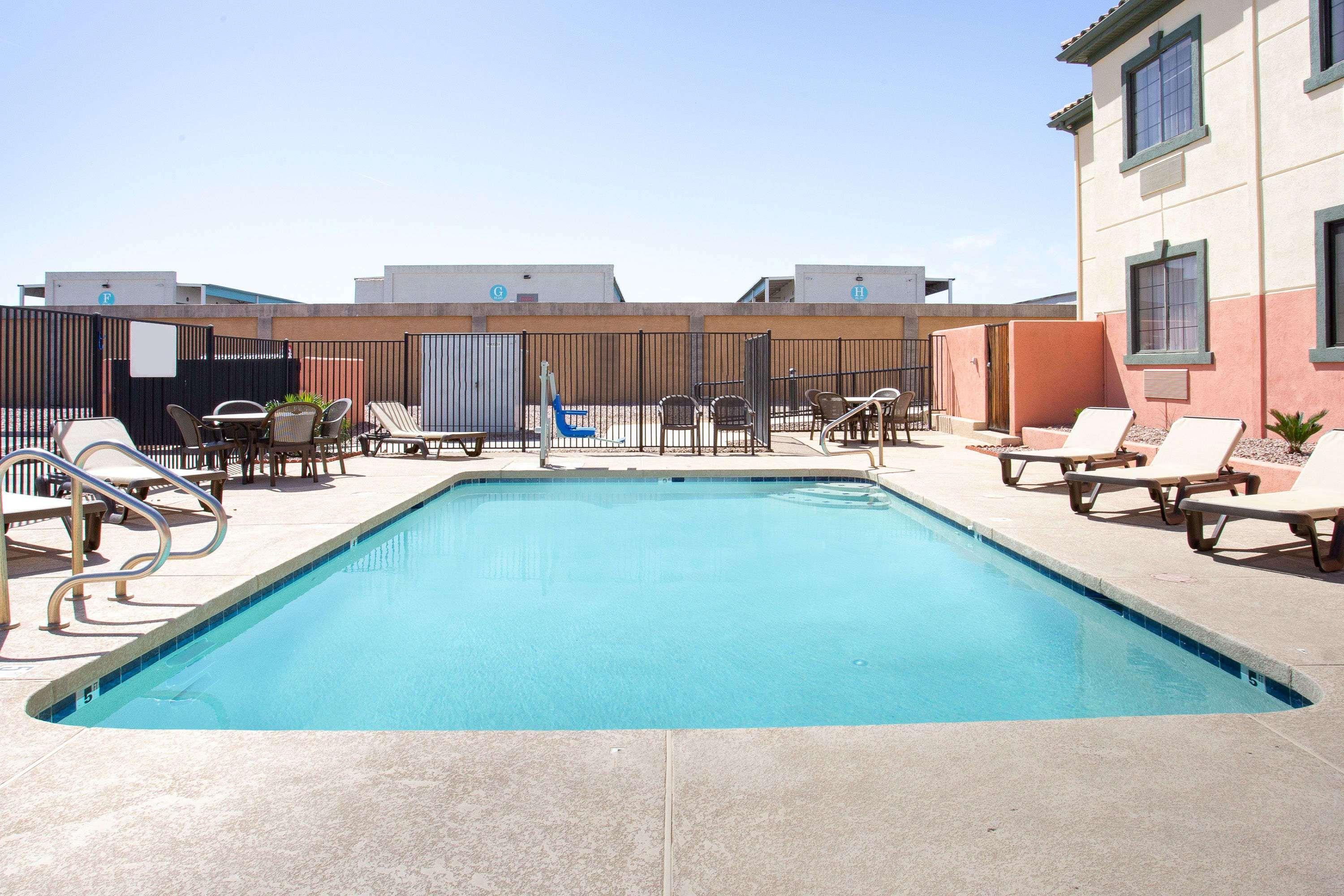 Baymont By Wyndham Phoenix I-10 Near 51St Ave Екстер'єр фото