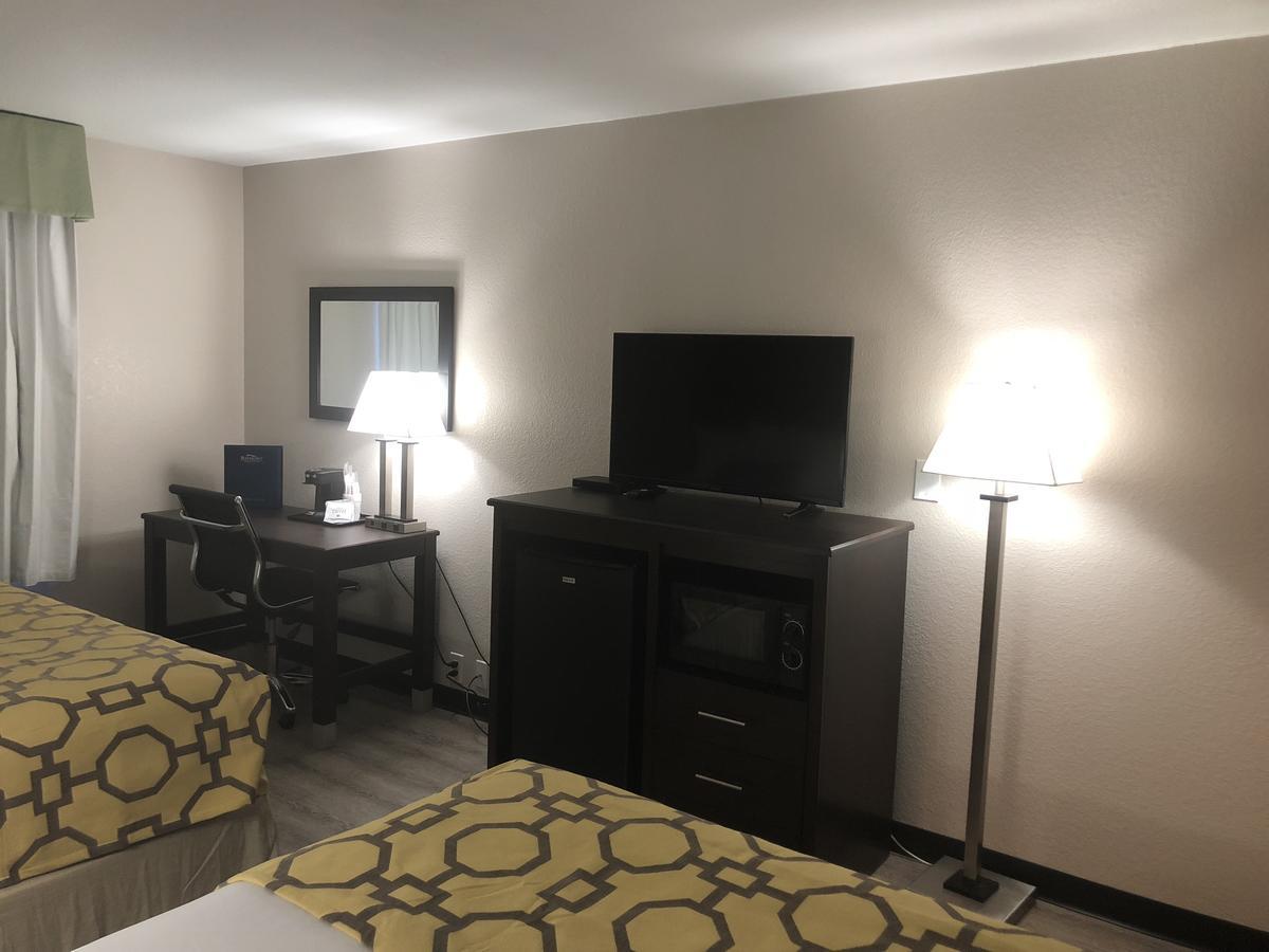 Baymont By Wyndham Phoenix I-10 Near 51St Ave Екстер'єр фото