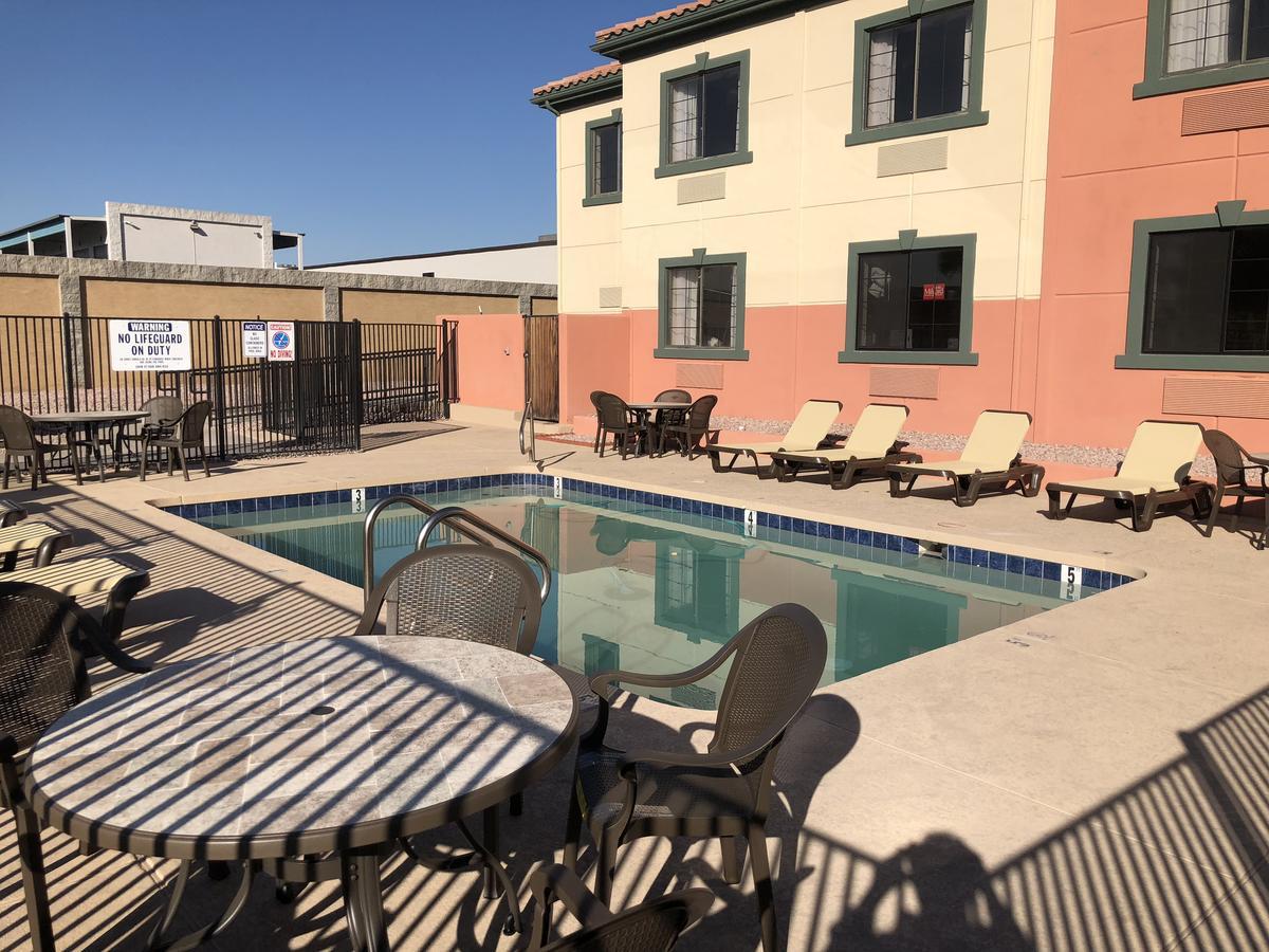 Baymont By Wyndham Phoenix I-10 Near 51St Ave Екстер'єр фото