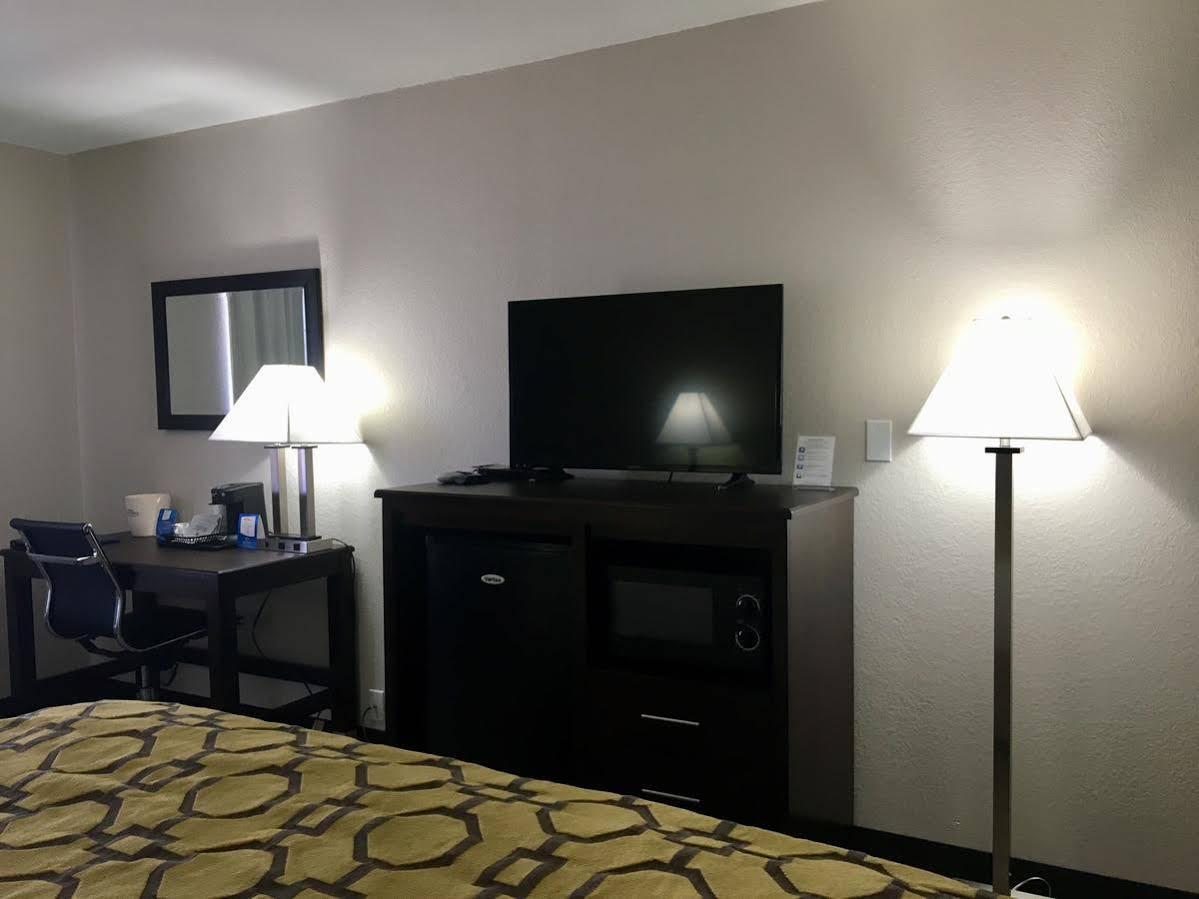 Baymont By Wyndham Phoenix I-10 Near 51St Ave Екстер'єр фото